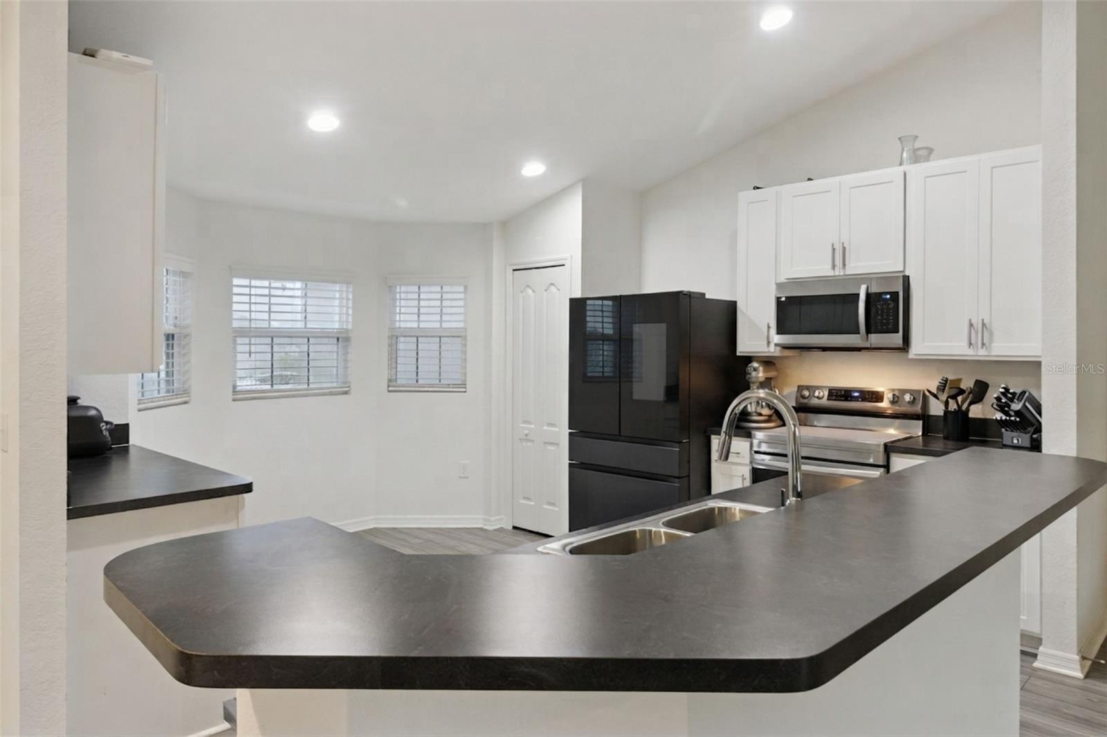 1041 Brooks Way Property Photo 4