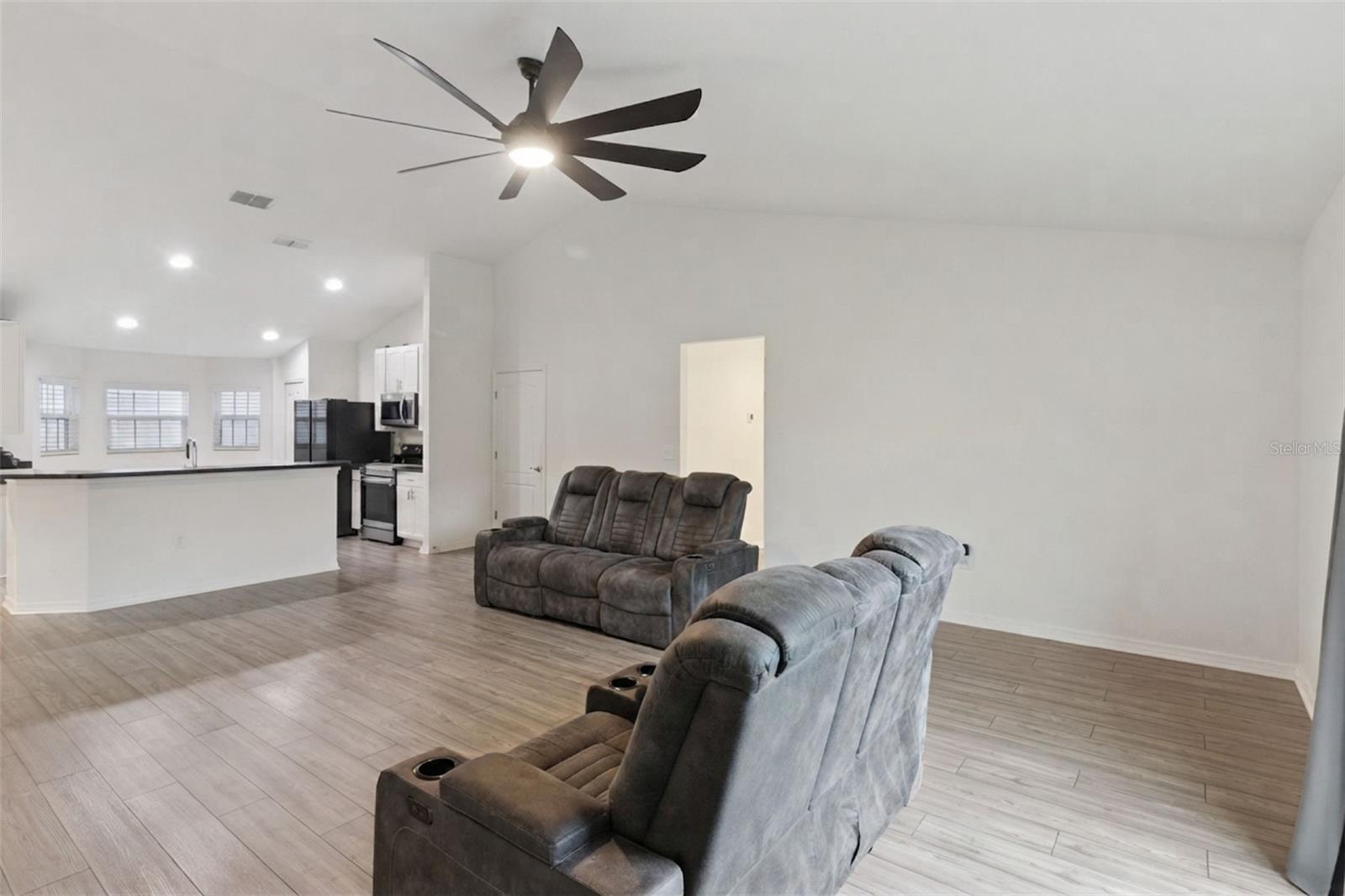 1041 Brooks Way Property Photo 22