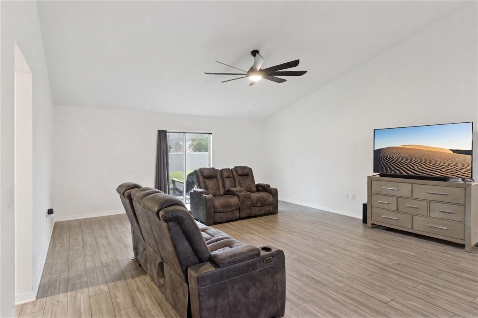1041 Brooks Way Property Photo 23
