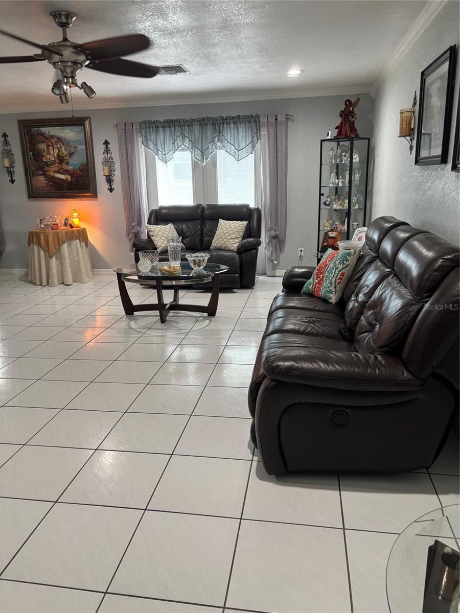 5450 Gambier Ct Property Photo 4