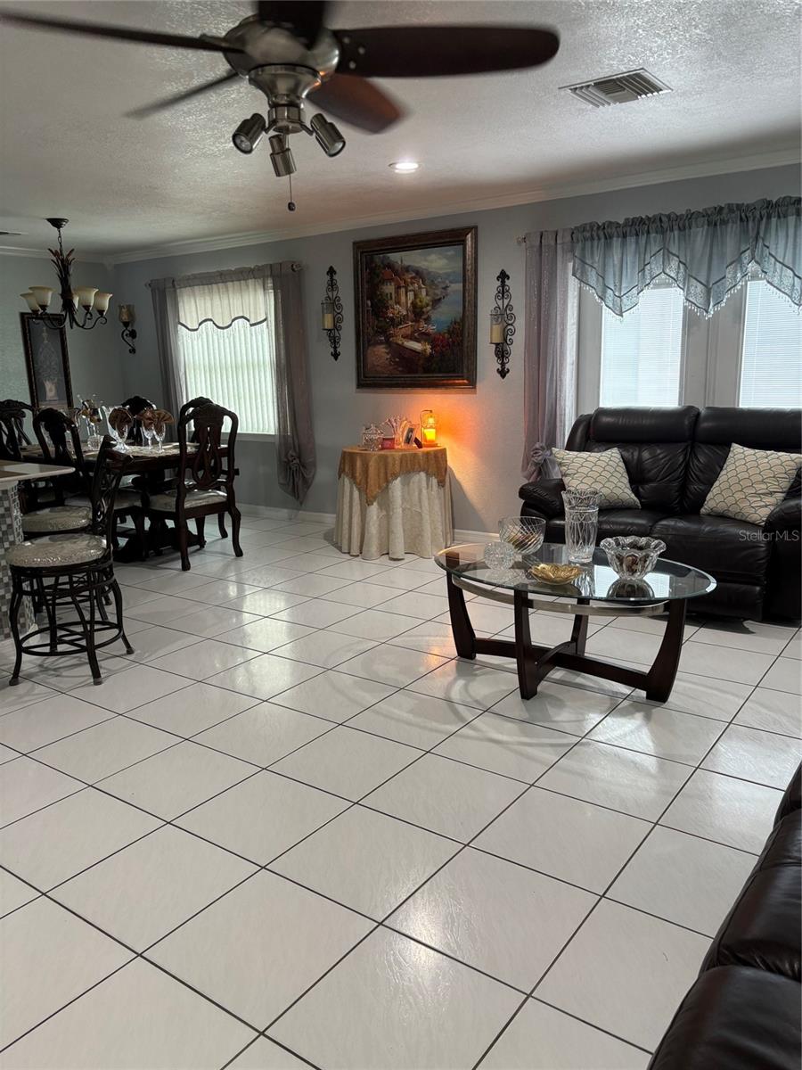 5450 Gambier Ct Property Photo 5