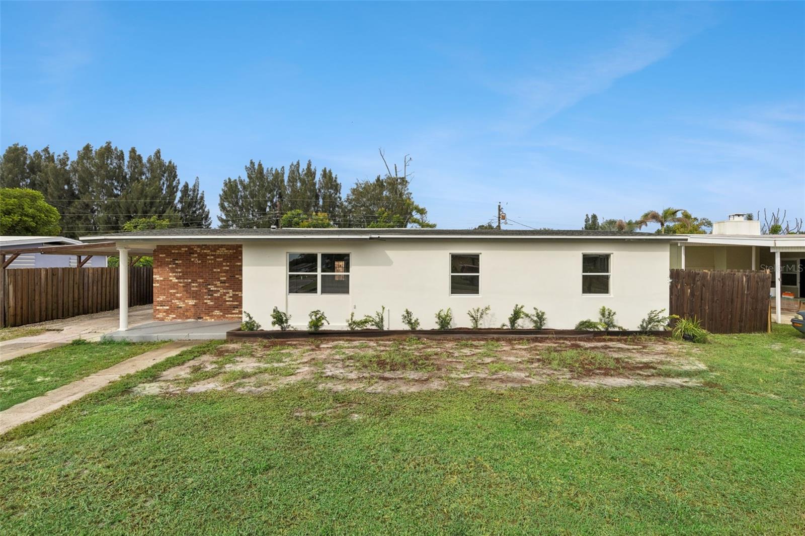 1061 BIANCA DR NE
