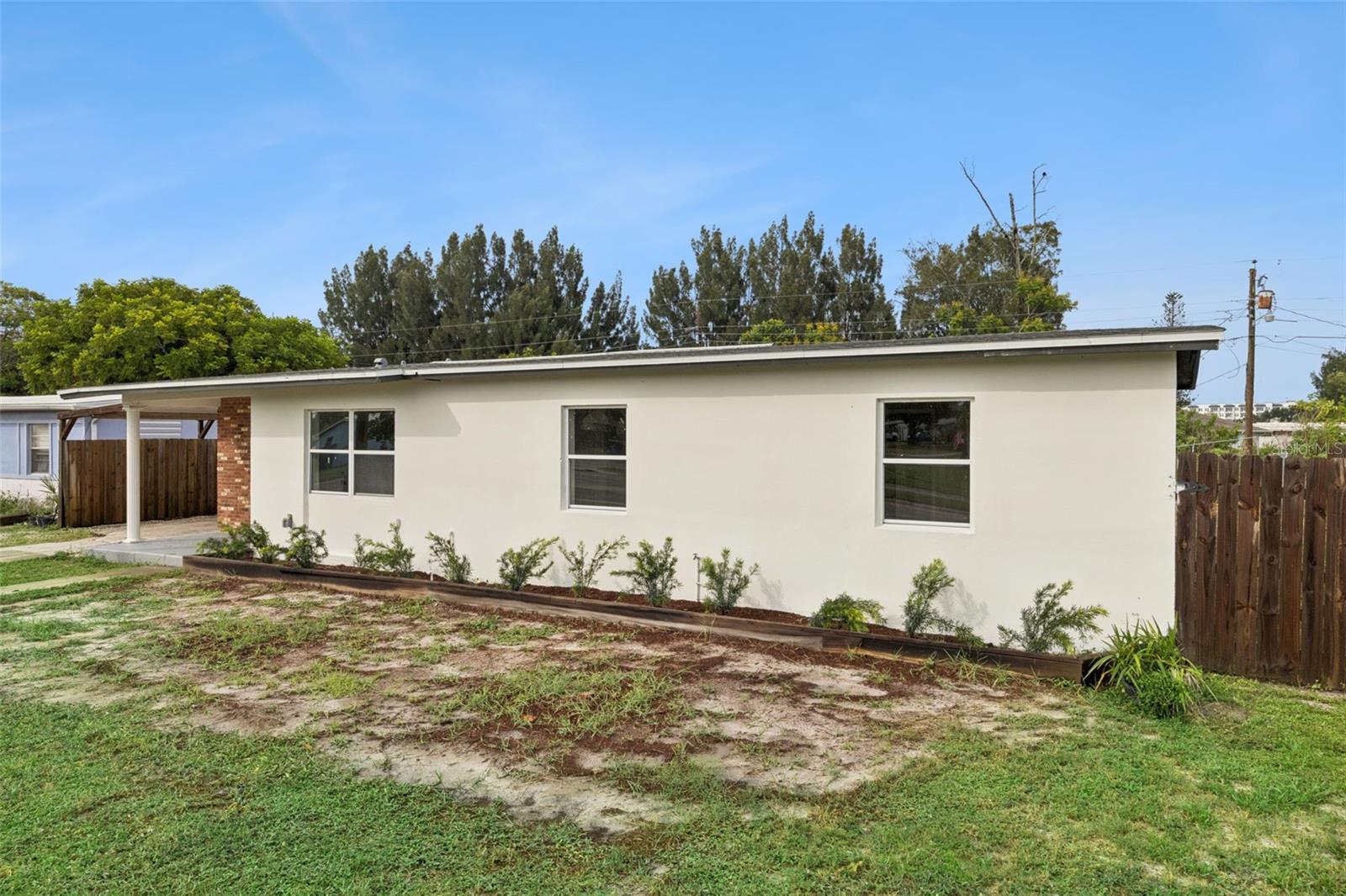 1061 Bianca Dr Ne Property Photo 2