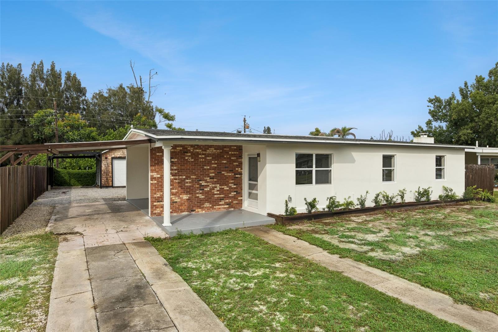 1061 Bianca Dr Ne Property Photo 3