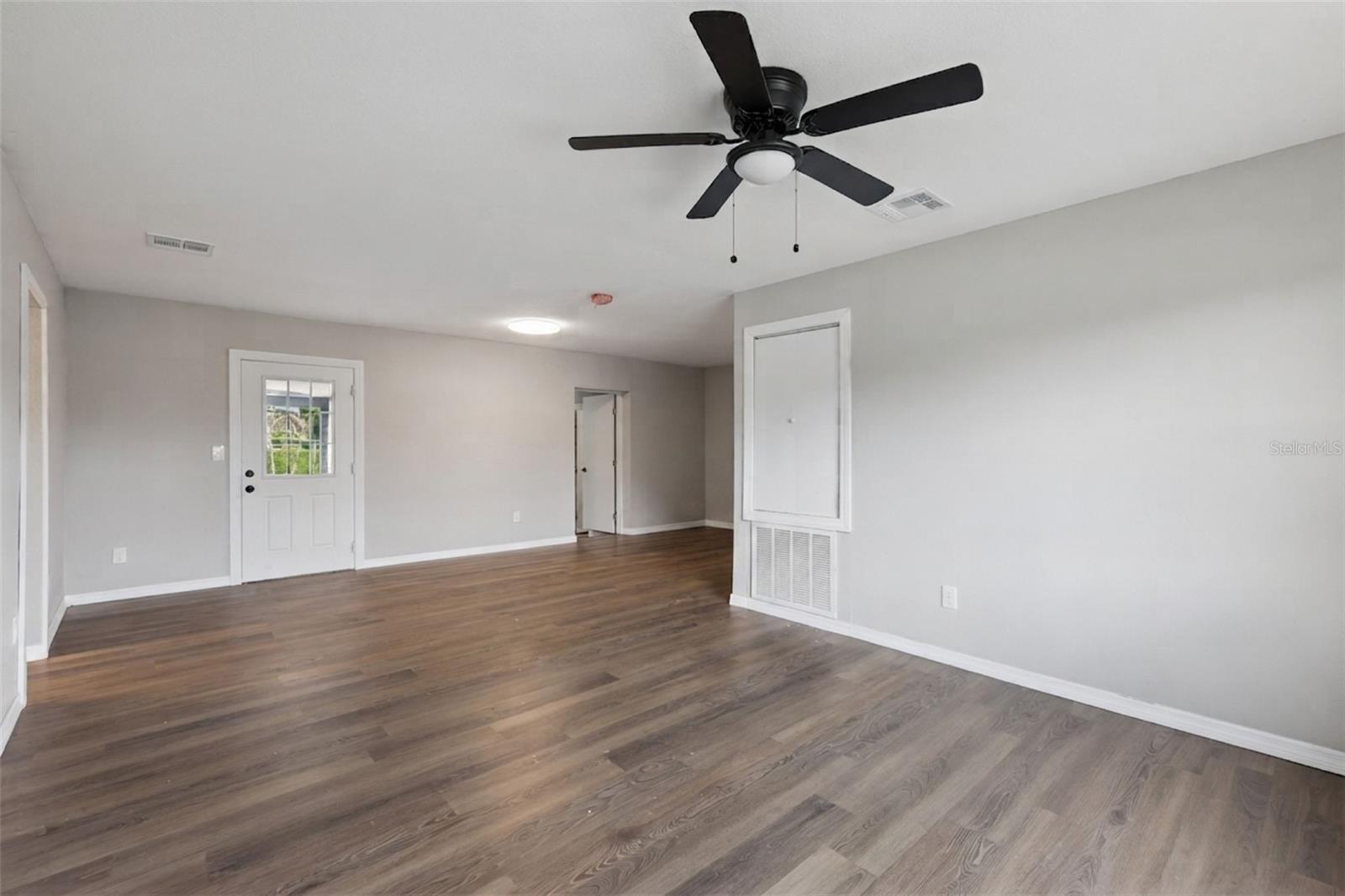 1061 Bianca Dr Ne Property Photo 4
