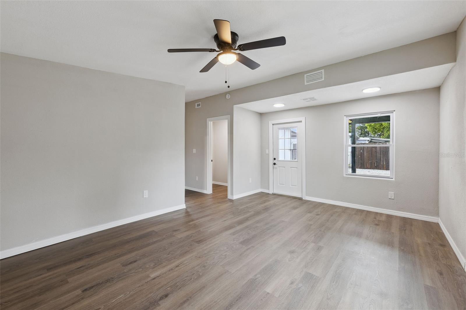 1061 Bianca Dr Ne Property Photo 5