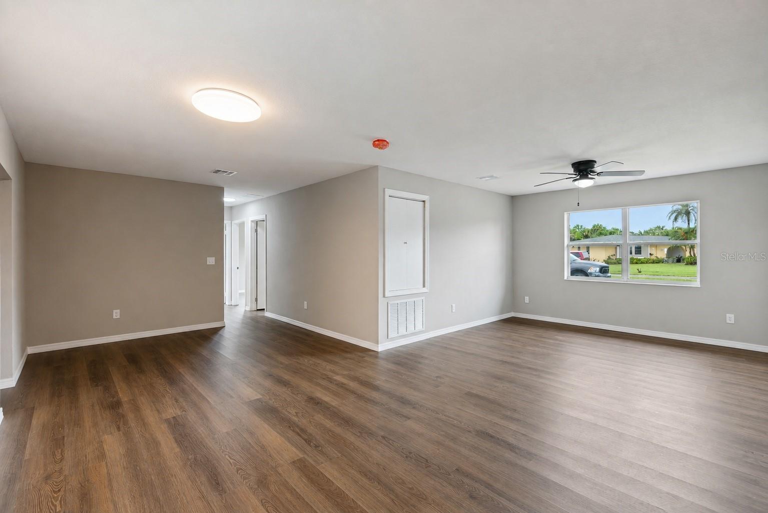 1061 Bianca Dr Ne Property Photo 6