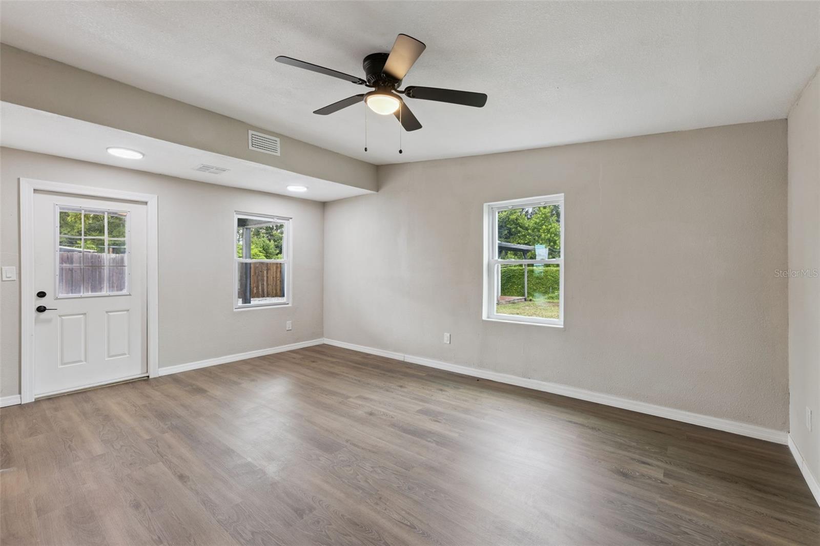 1061 Bianca Dr Ne Property Photo 7