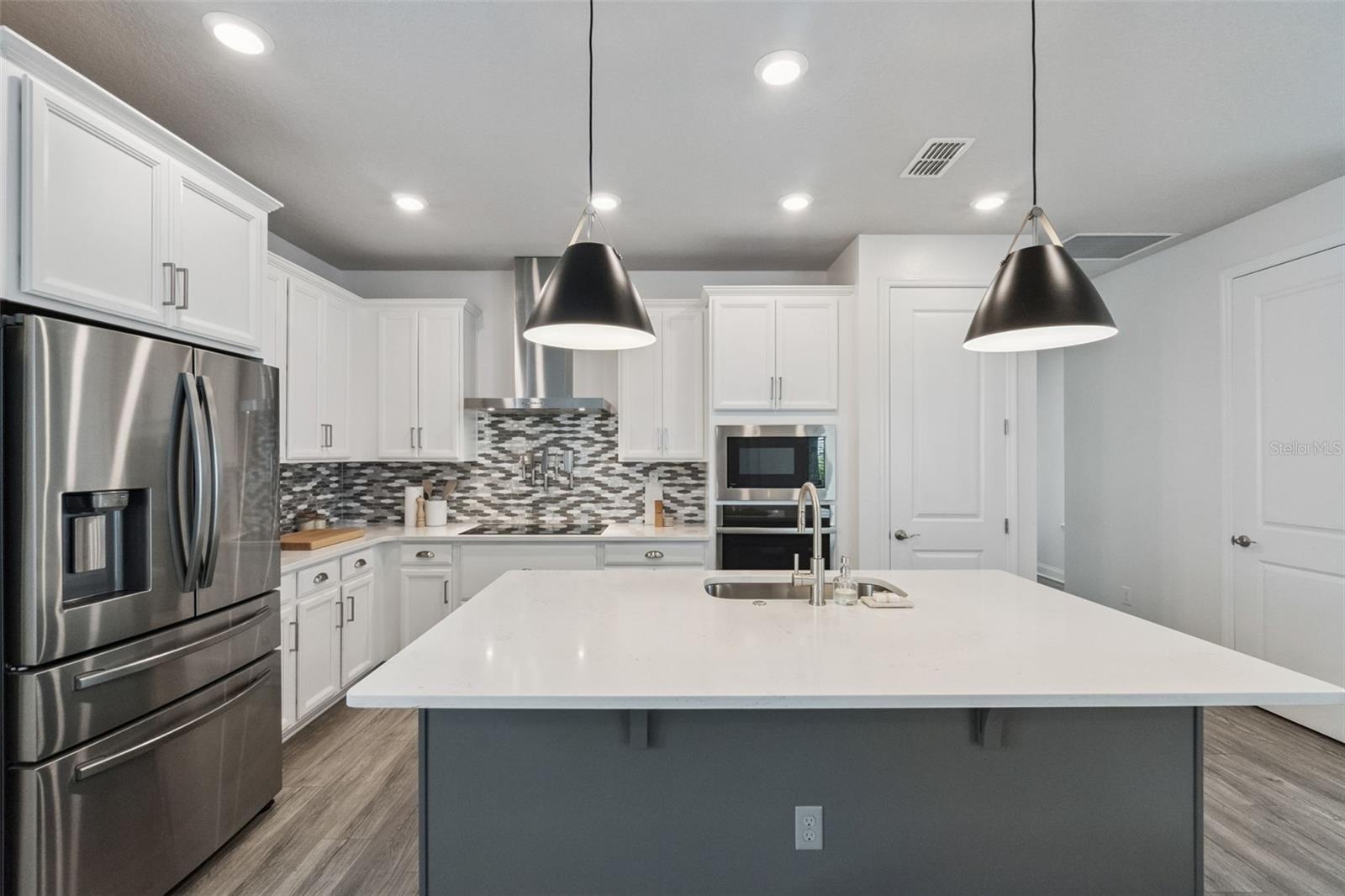 6935 Higgs Aly Property Photo 12