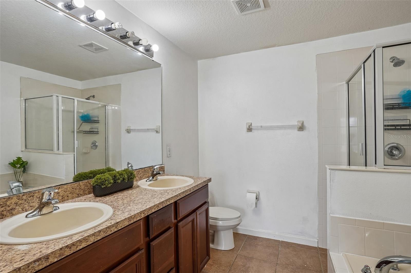 1329 Heritage Commons Dr Property Photo 18