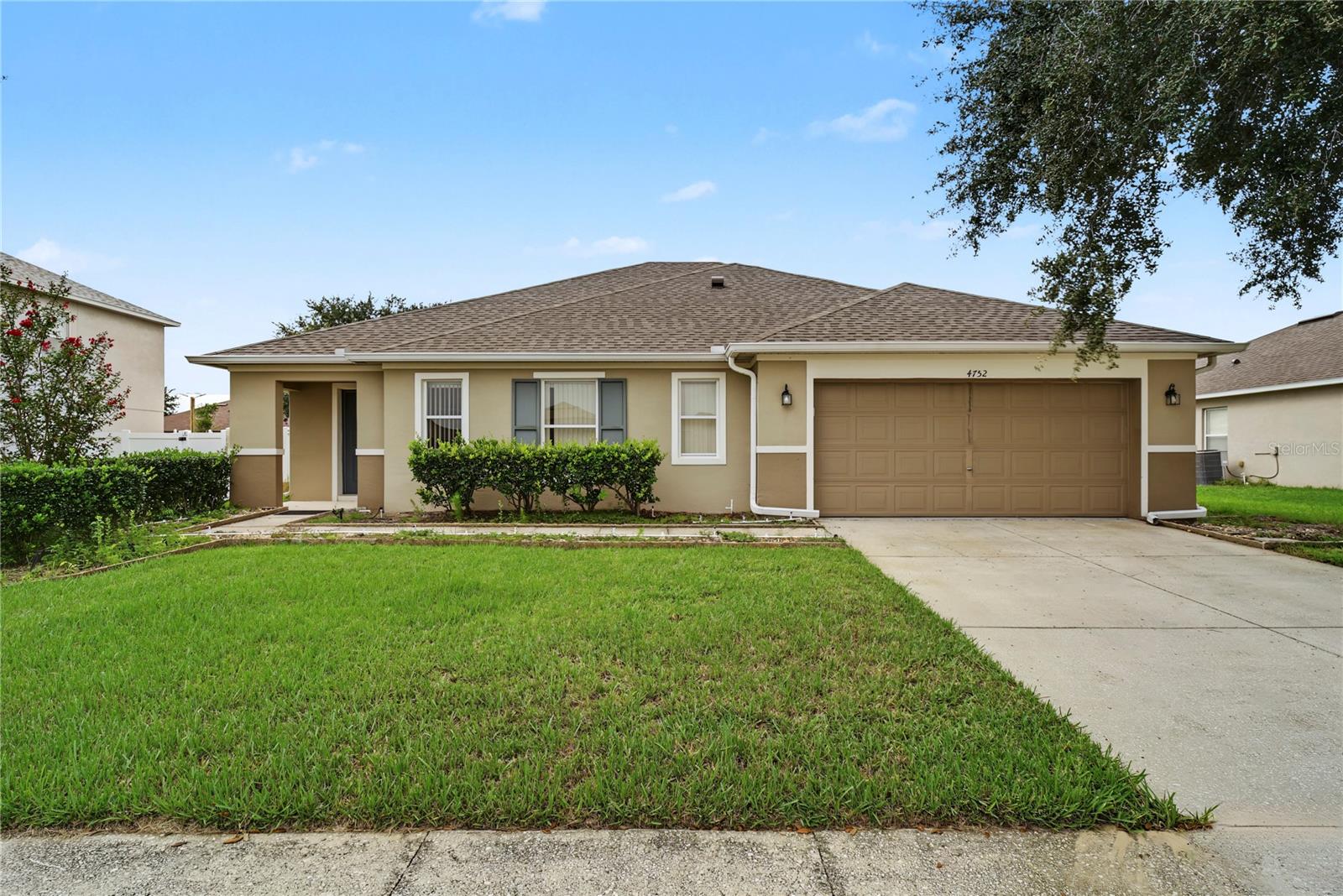 4752 Barbados Loop Property Photo 2