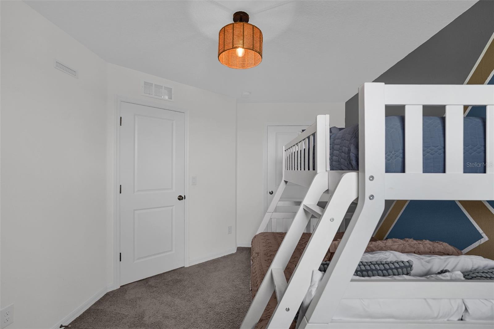 O6430348 Property Photo 18