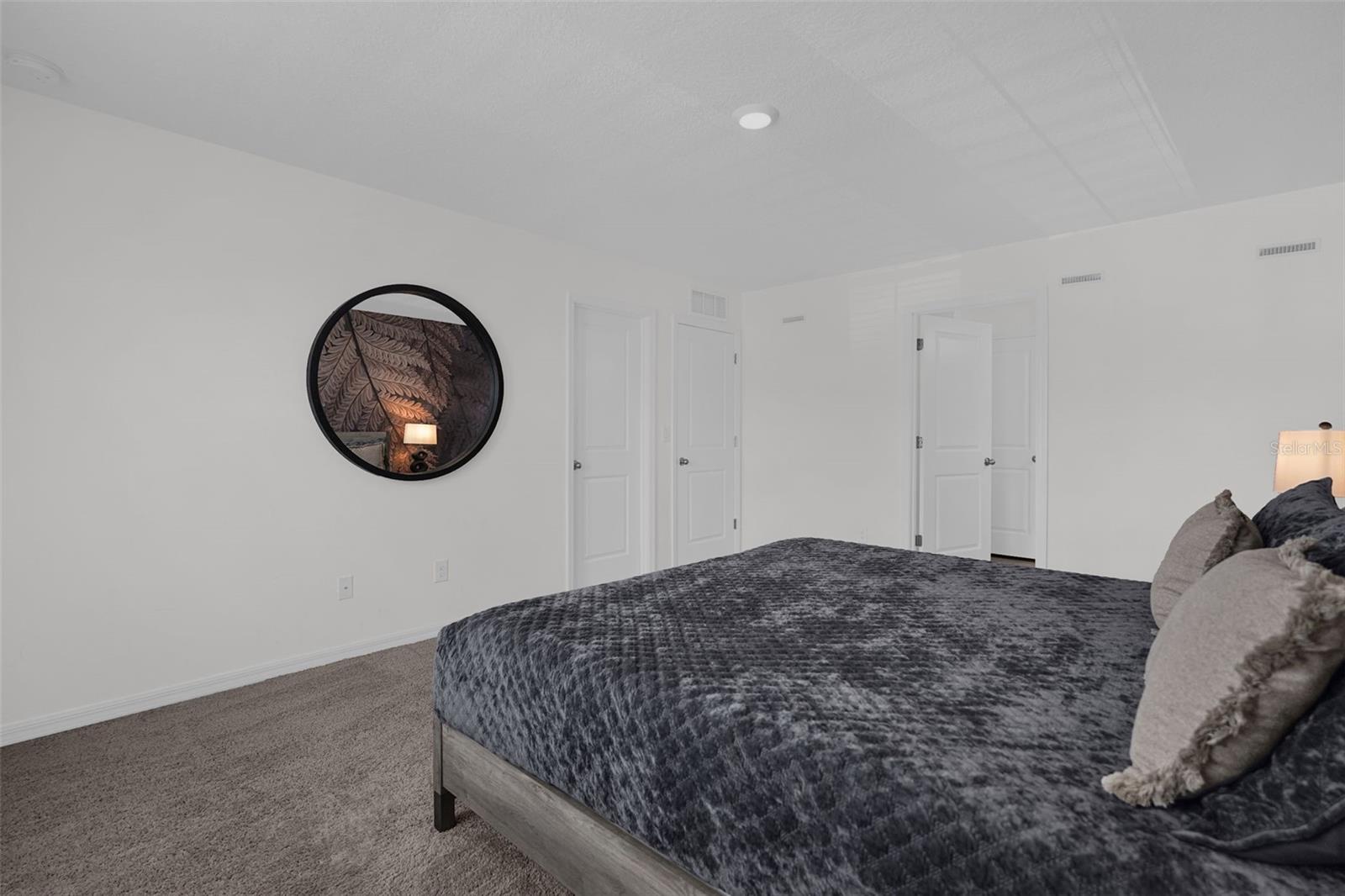 O6430348 Property Photo 25