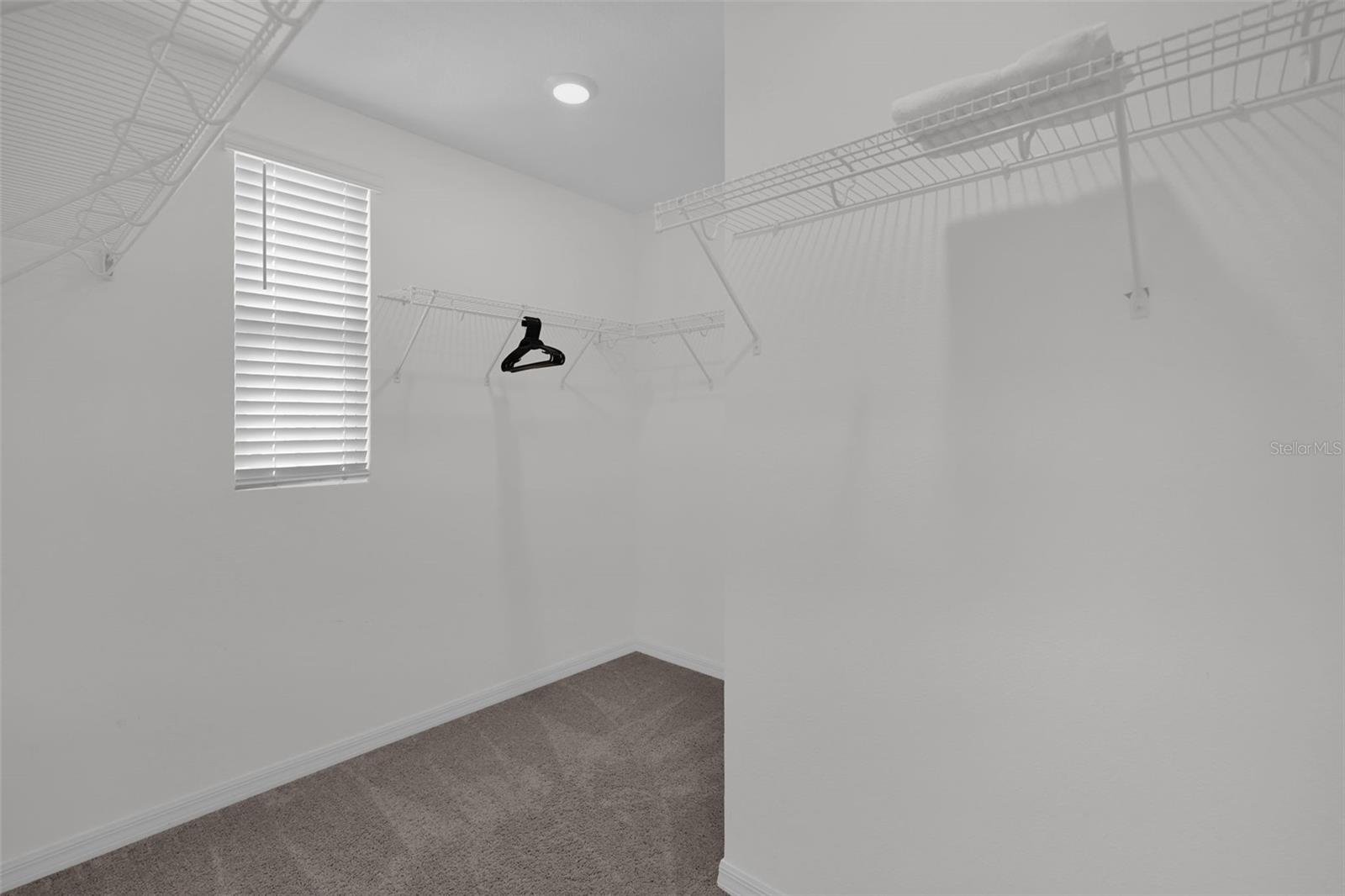 O6430348 Property Photo 27