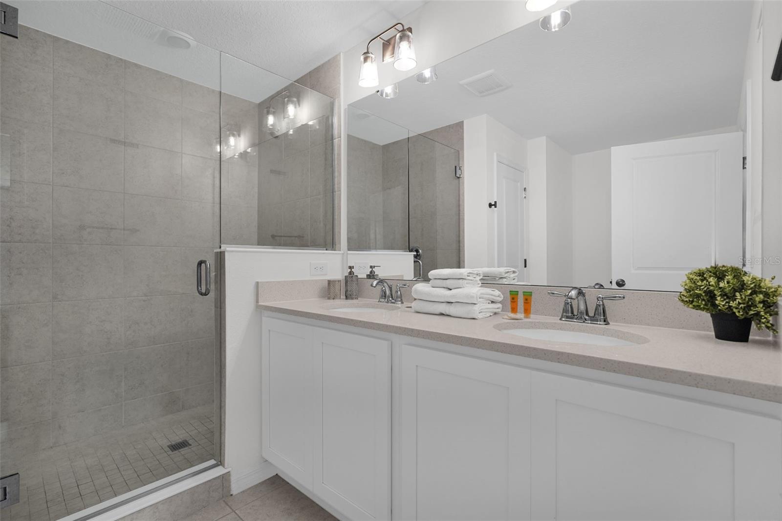 O6430348 Property Photo 28