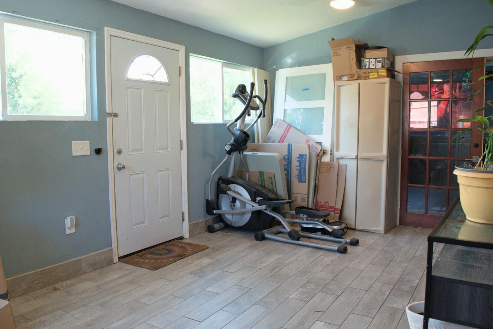 10607 Fernando St Property Photo 3