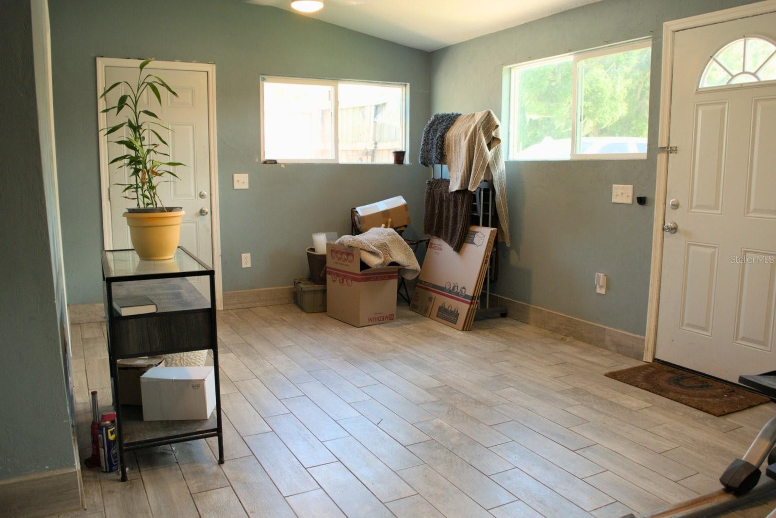 10607 Fernando St Property Photo 4