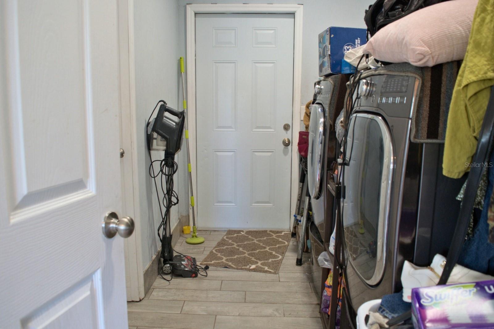 10607 Fernando St Property Photo 5