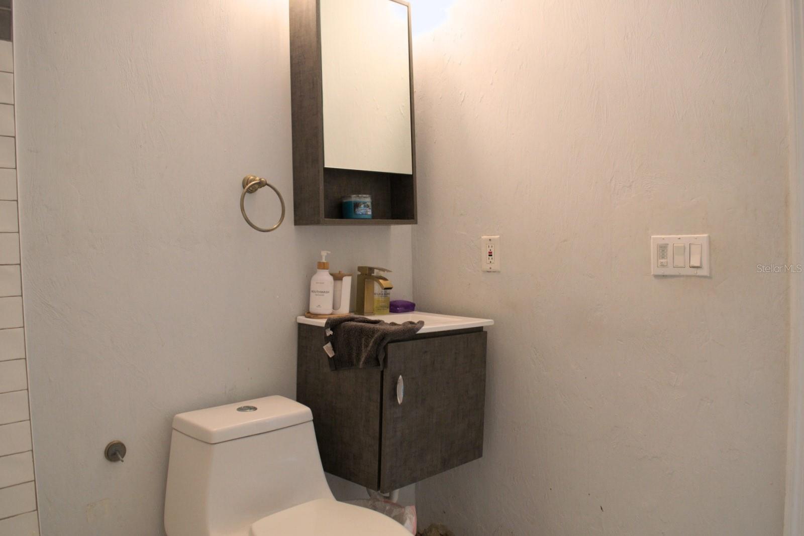 10607 Fernando St Property Photo 12