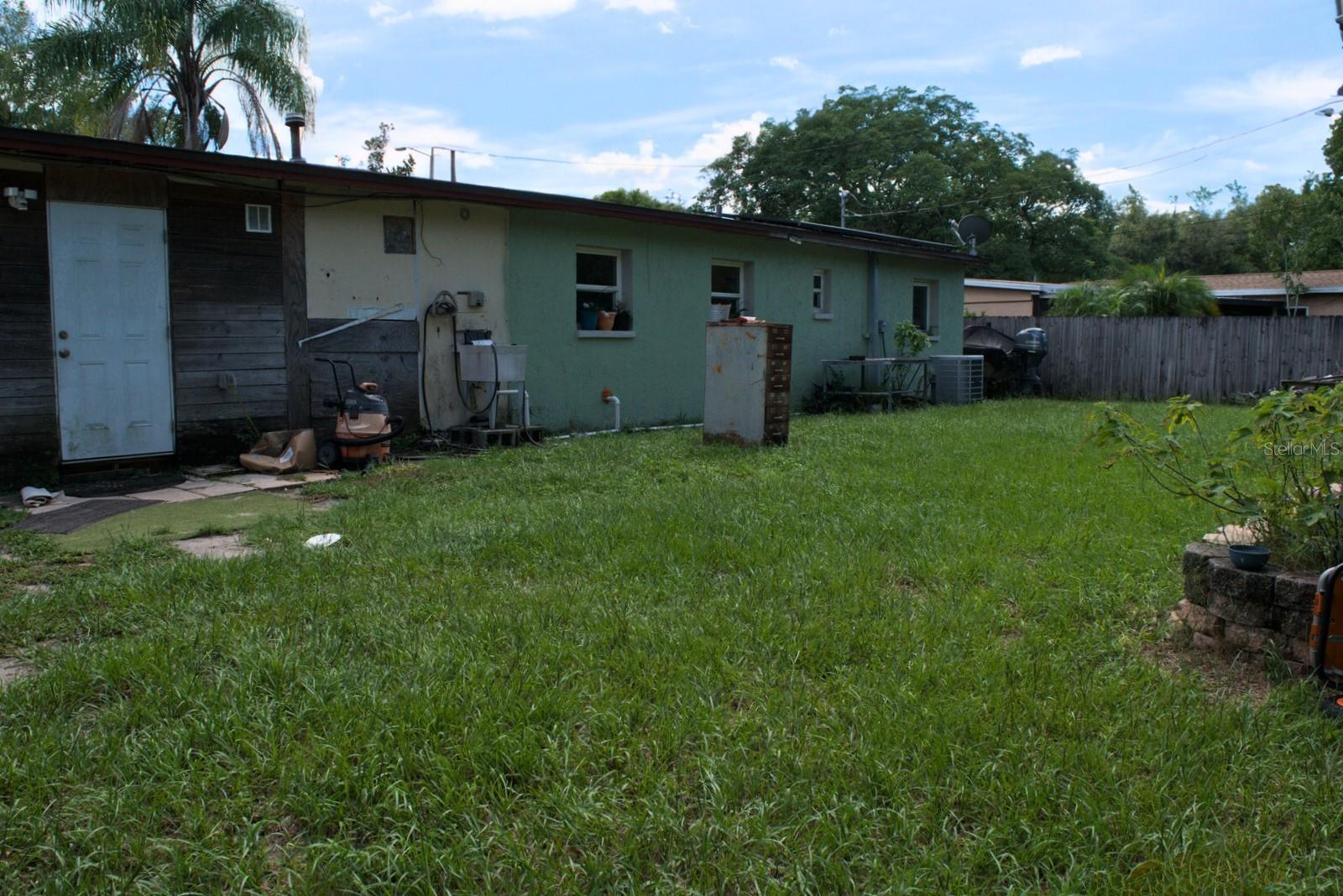 10607 Fernando St Property Photo 16