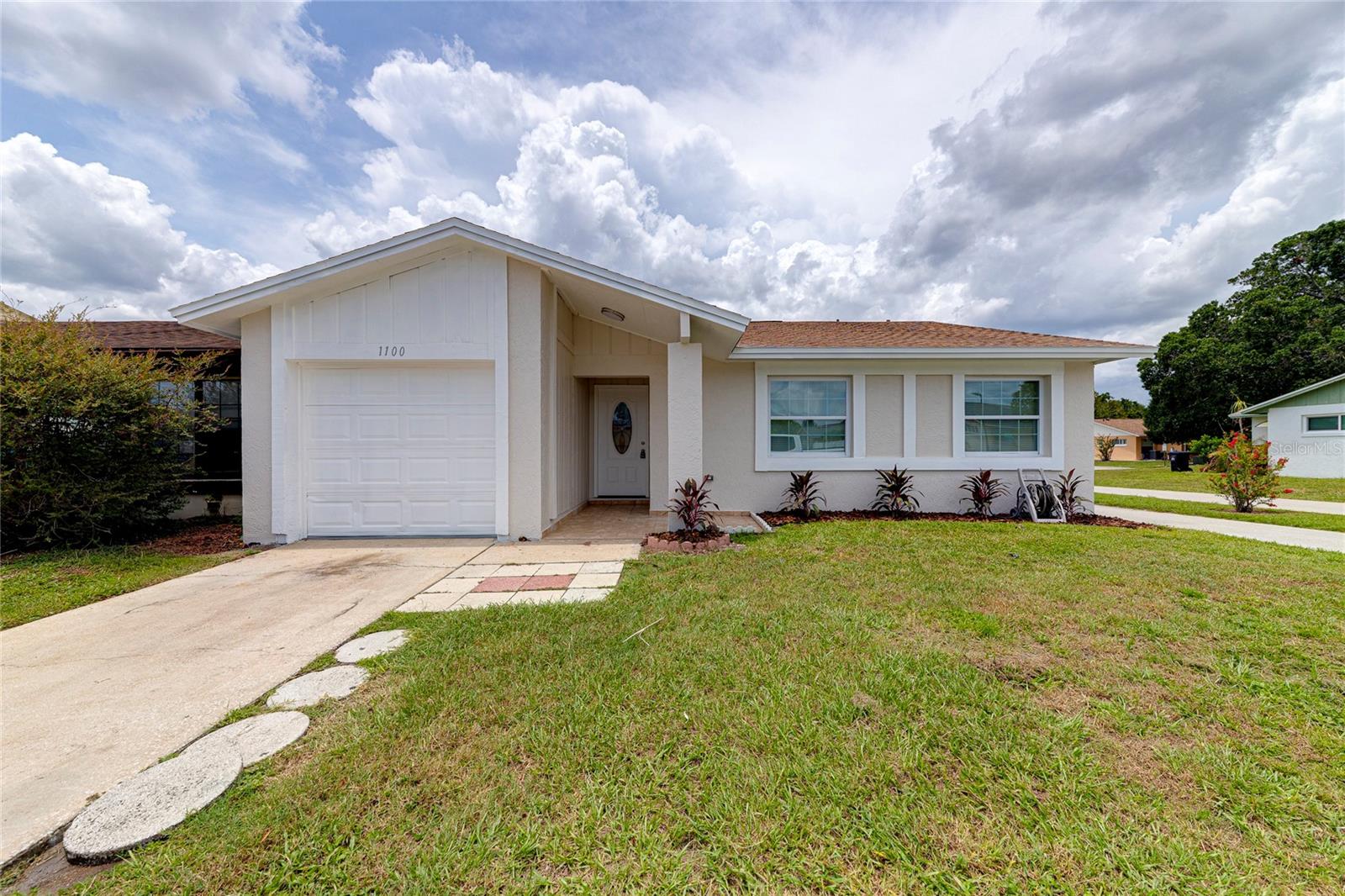 1100 Calanda Ave Property Photo 1