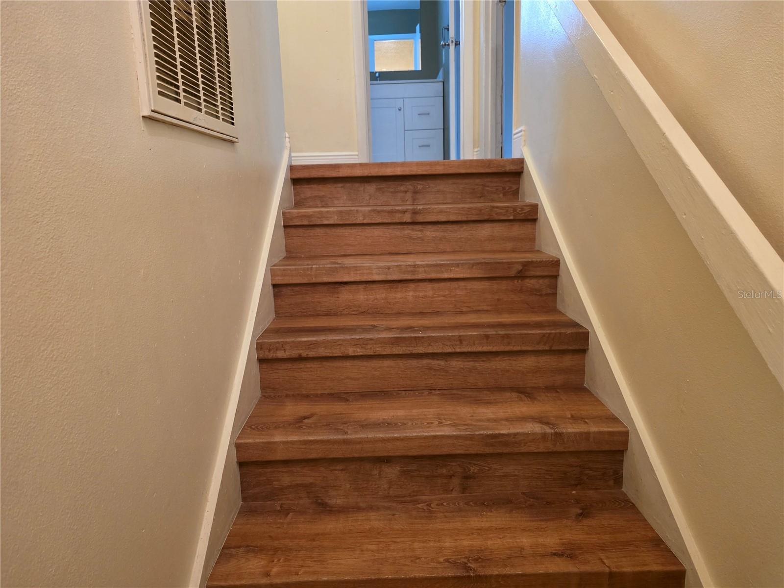 415 S Greenwich Ct Property Photo 8