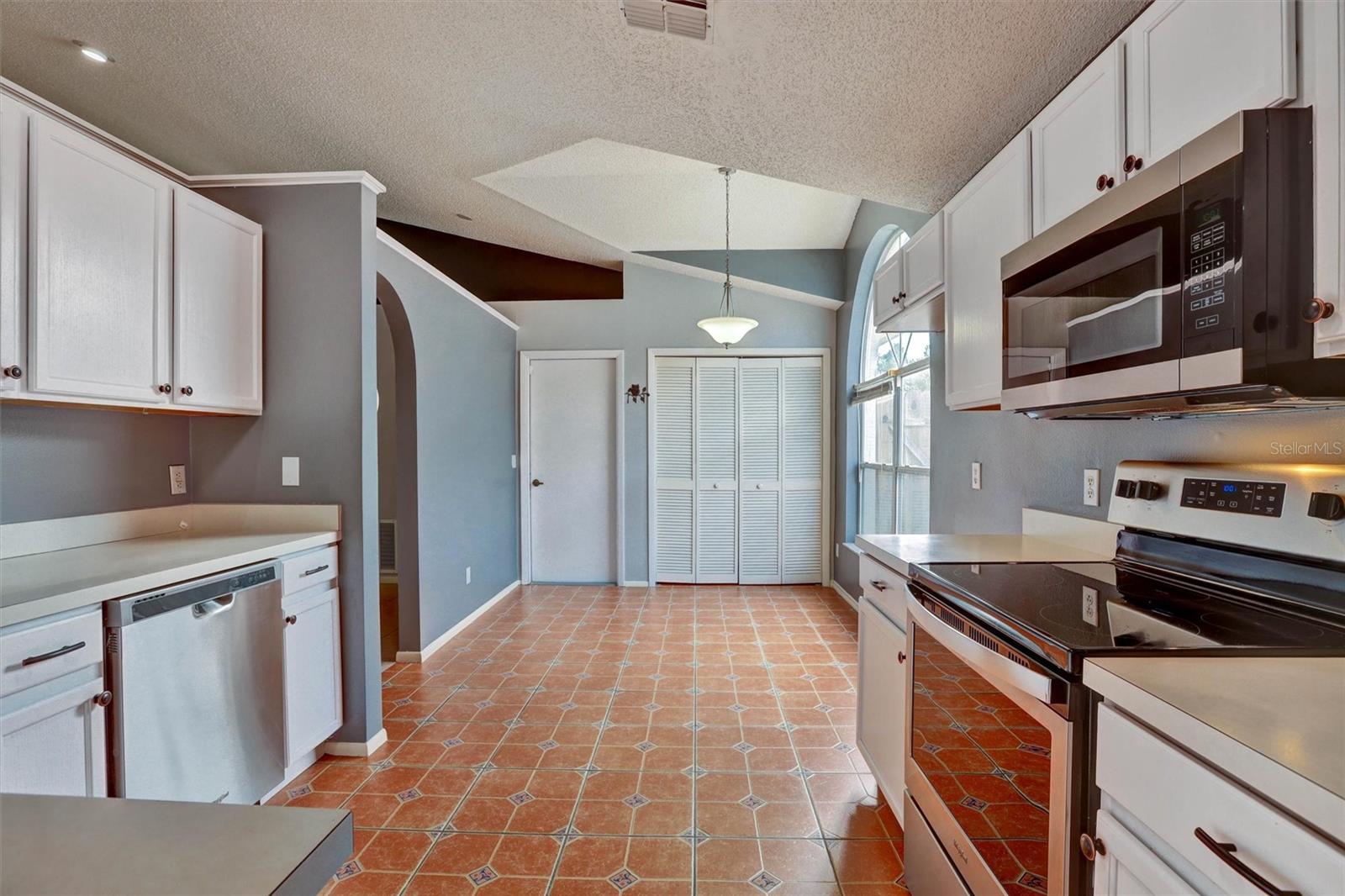 550 Brightview Dr Property Photo 13