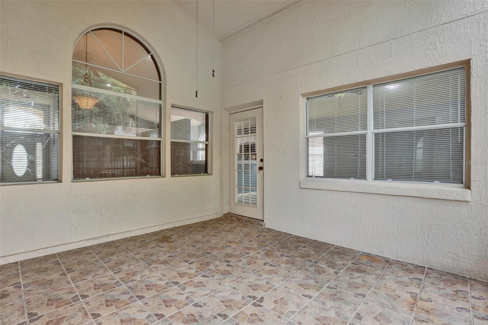 550 Brightview Dr Property Photo 34