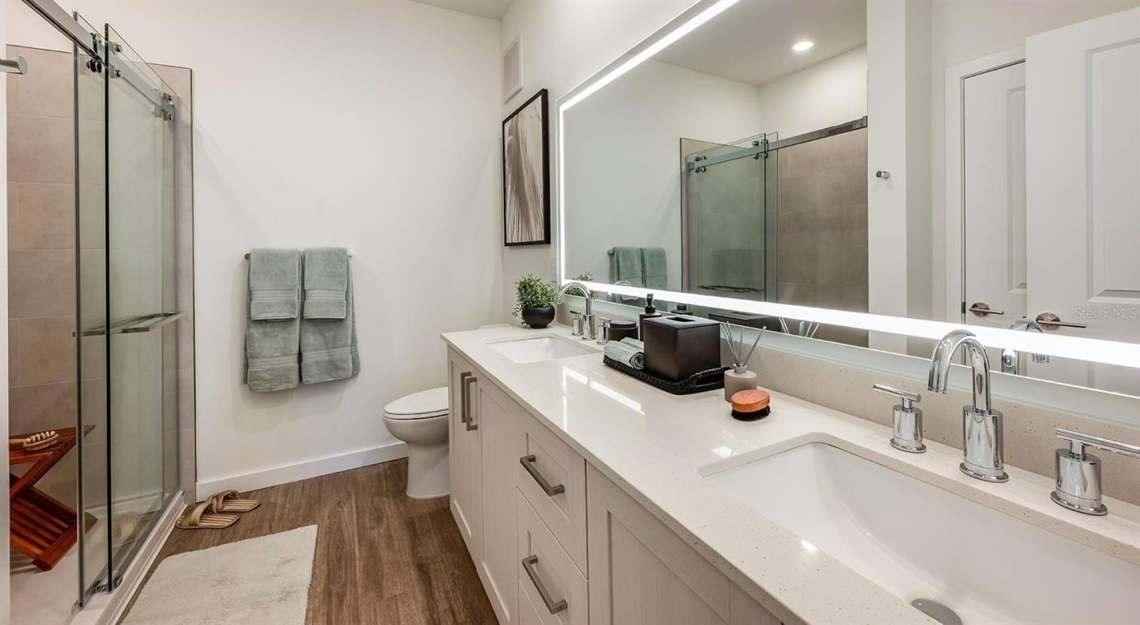 O6430398 Property Photo 2