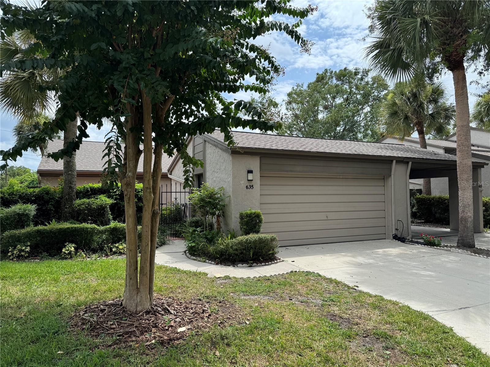 635 Woodridge Dr Property Photo 1
