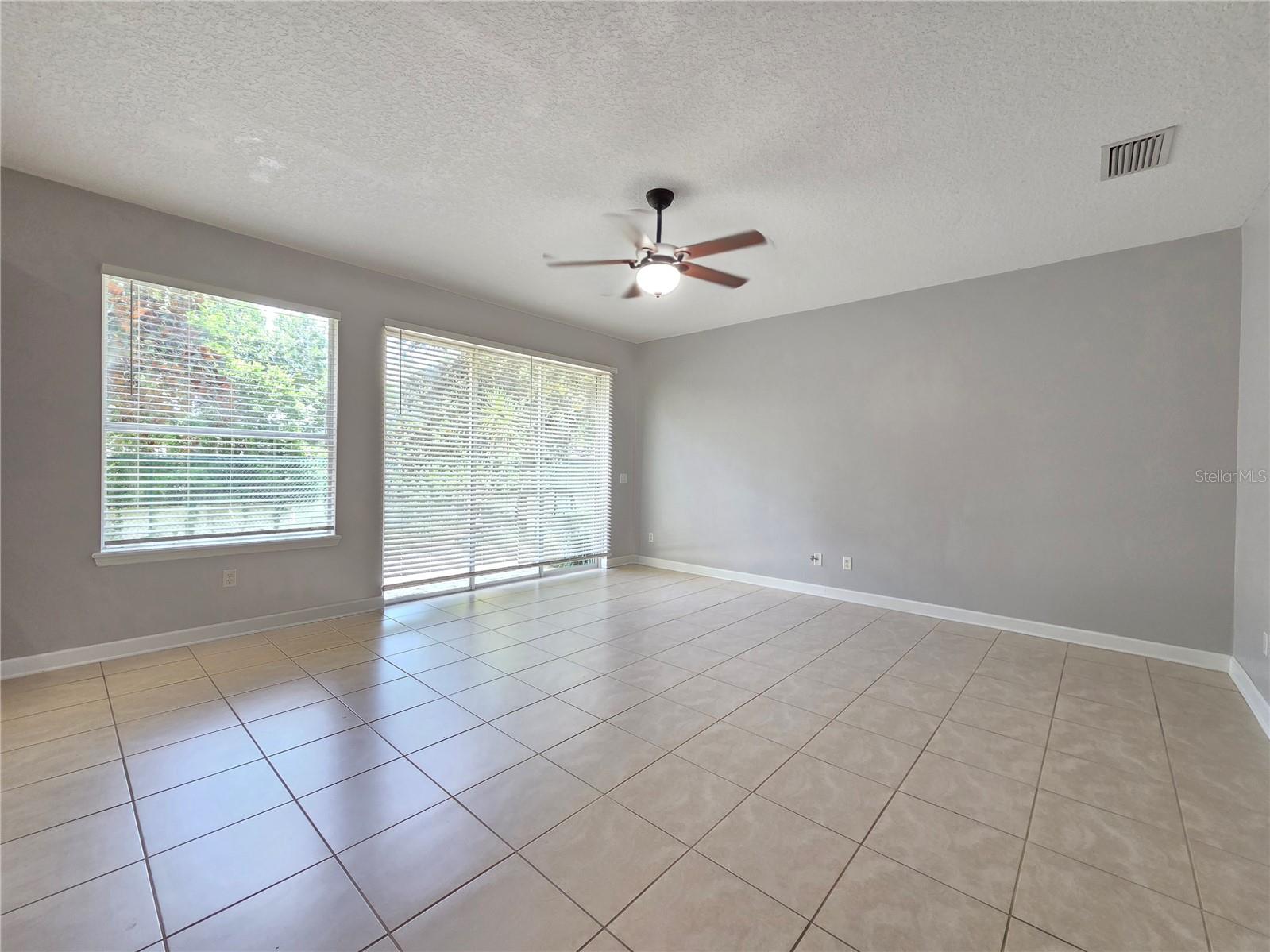 O6430429 Property Photo 5