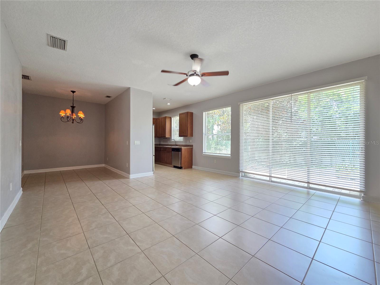 O6430429 Property Photo 6