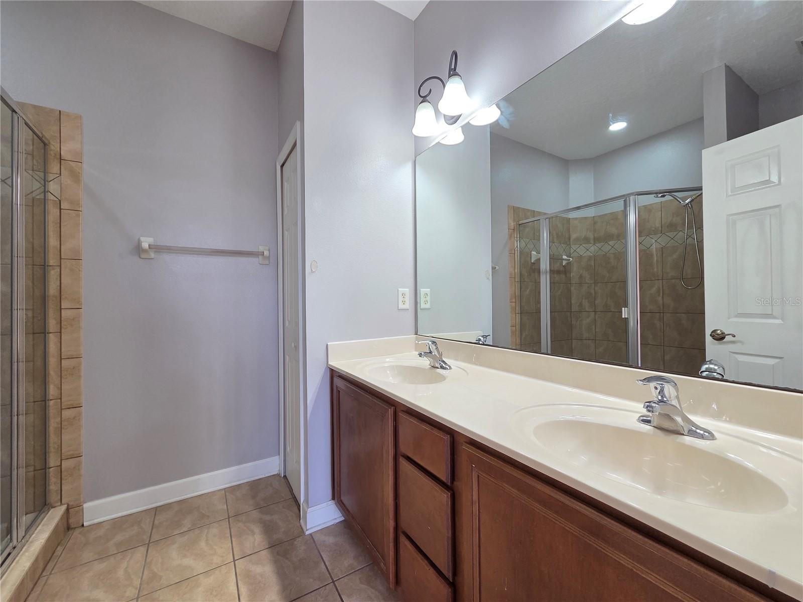 O6430429 Property Photo 11