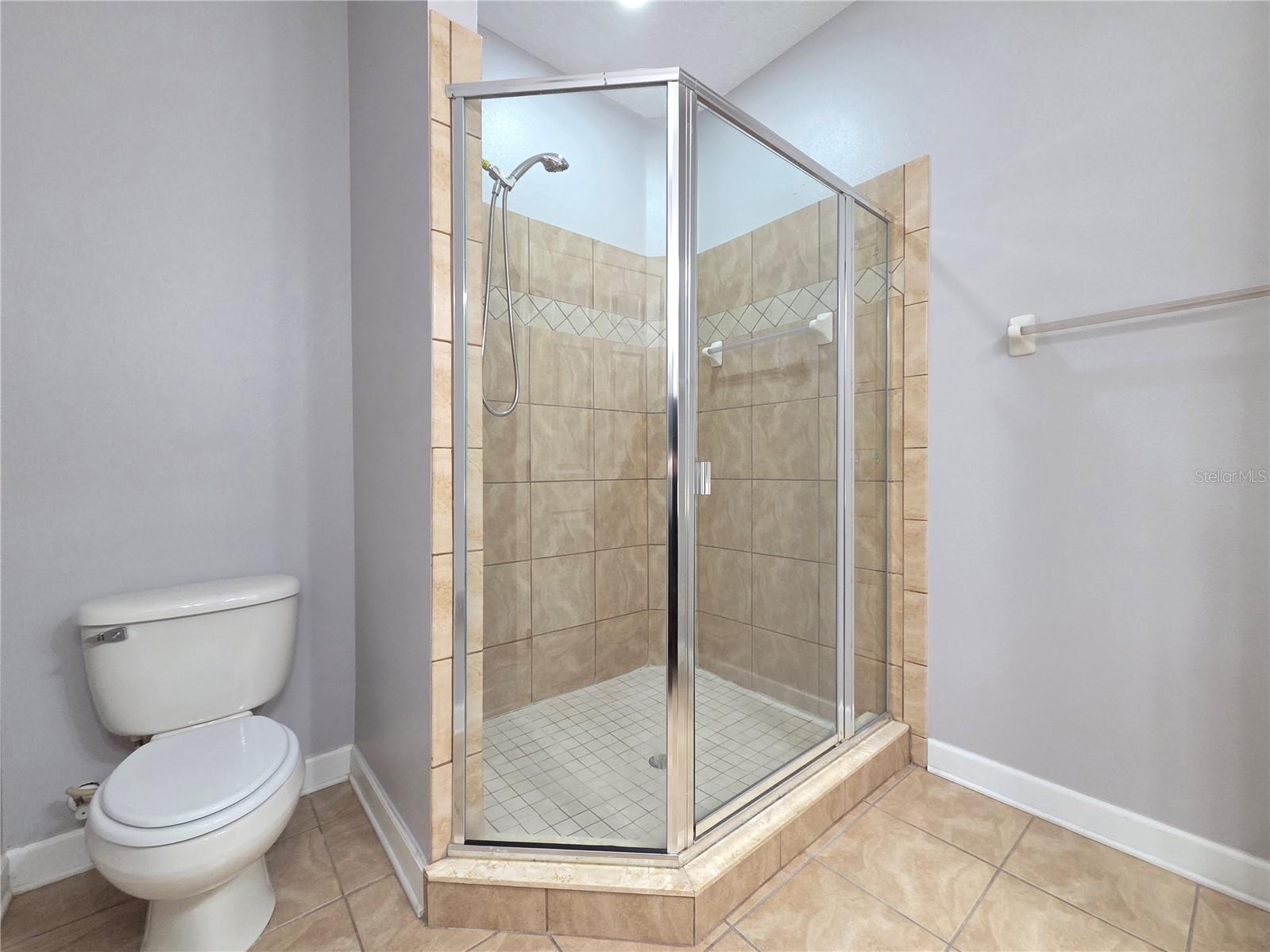 O6430429 Property Photo 12