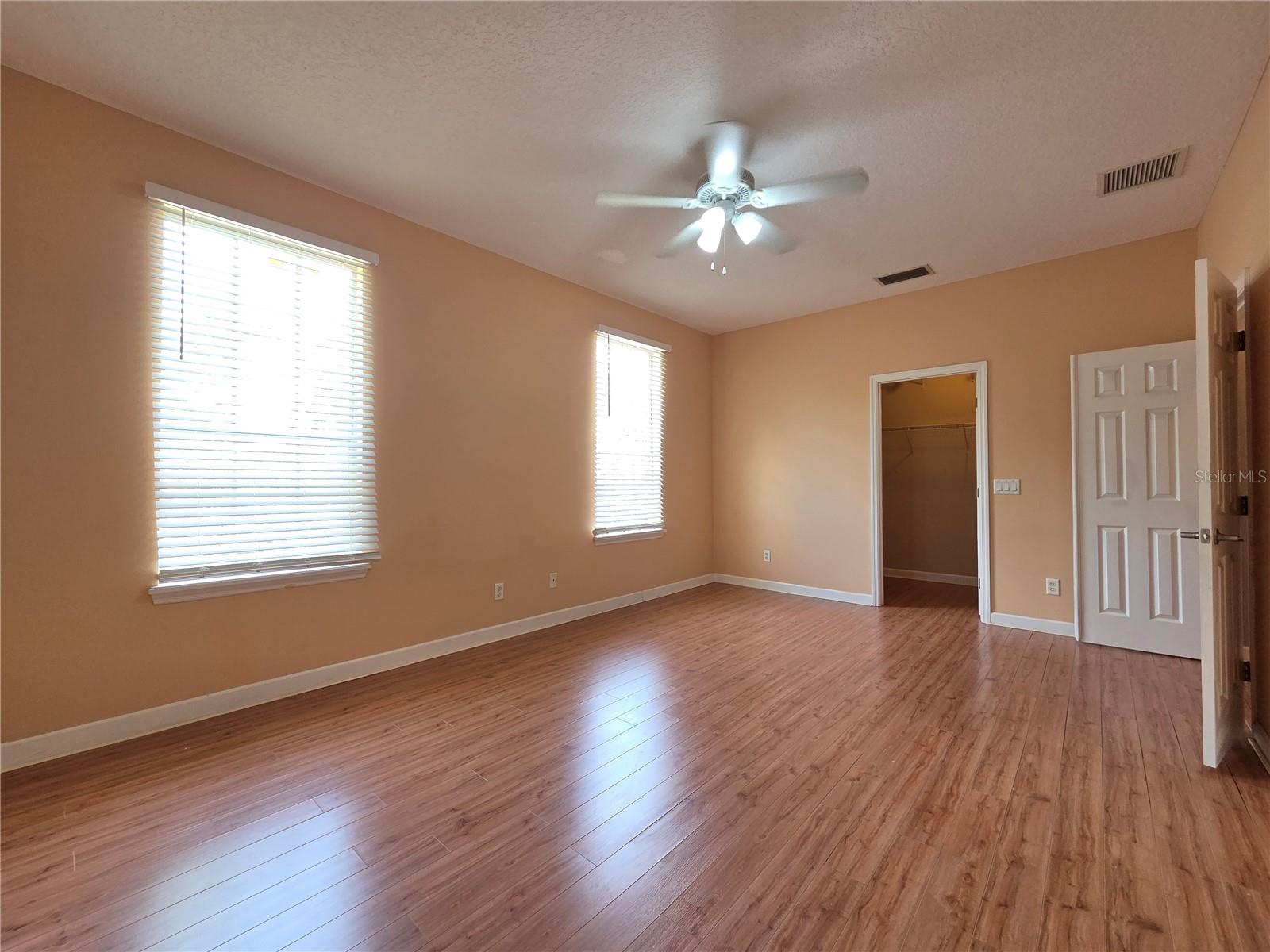 O6430429 Property Photo 13