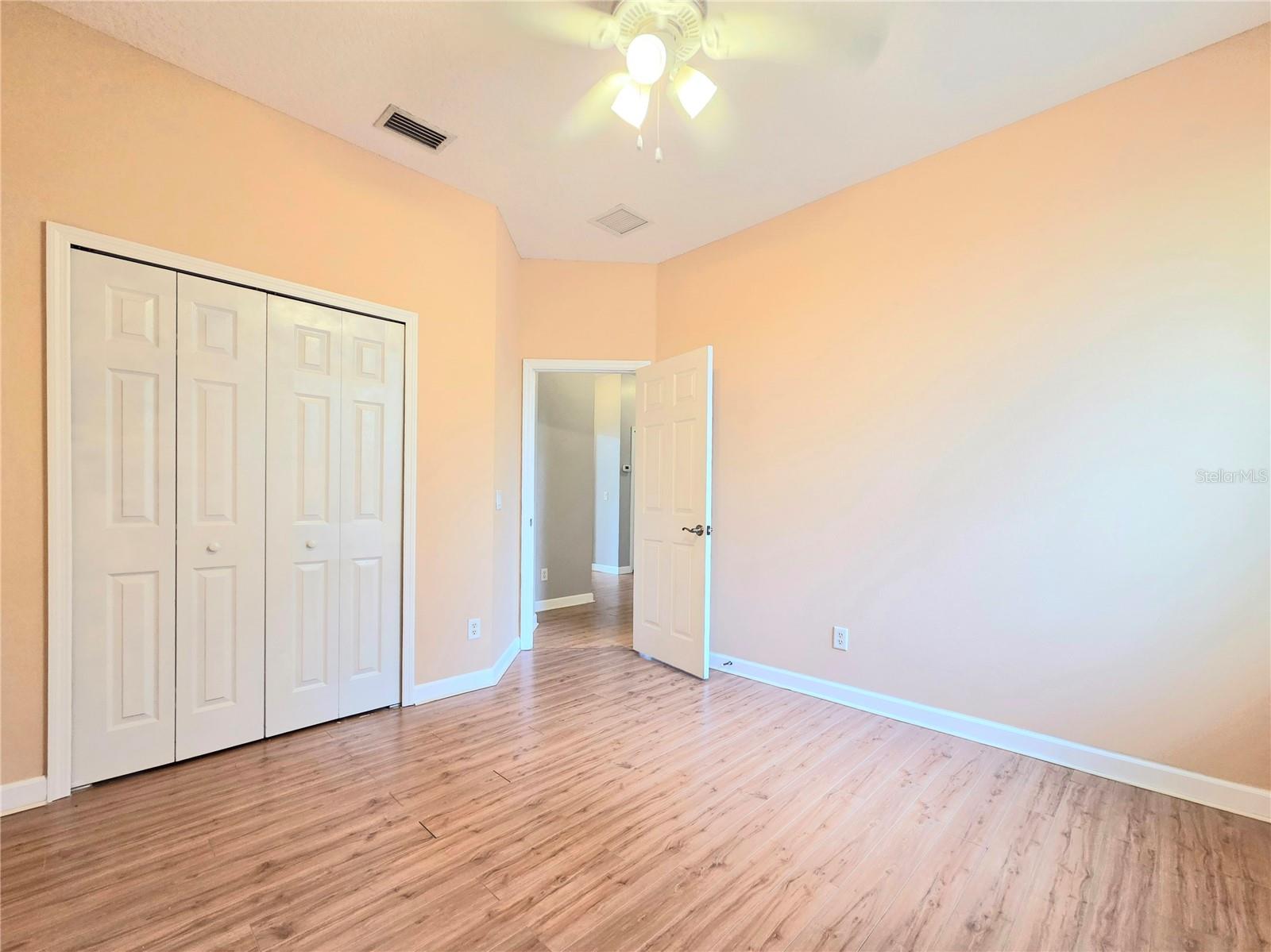 O6430429 Property Photo 16