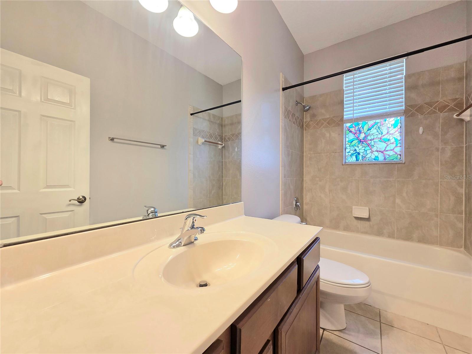 O6430429 Property Photo 18
