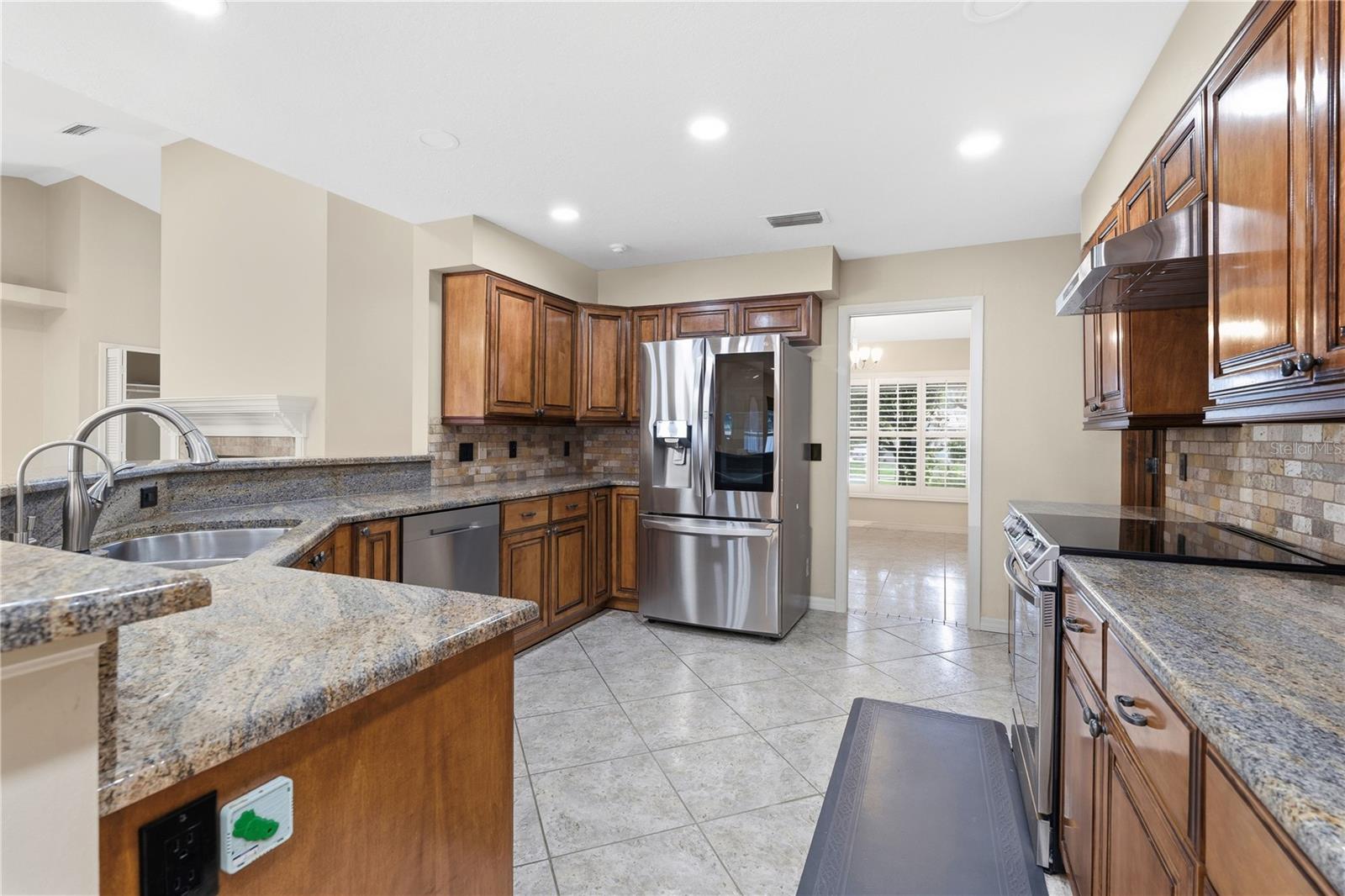 1889 Berkeley Ct Property Photo 3