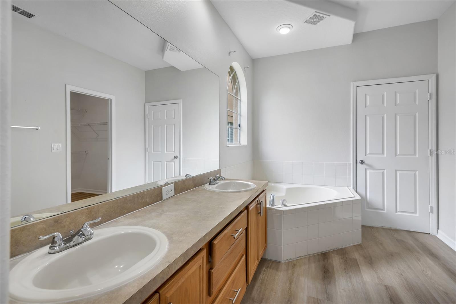 1720 Bear Bay Cv Property Photo 17