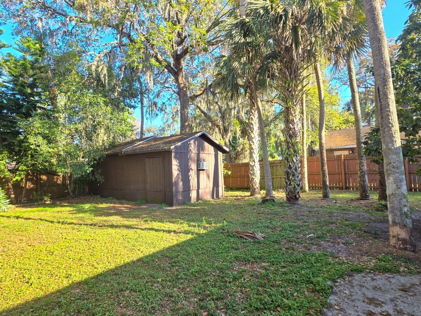 1537 Mango Tree Dr Property Photo 18