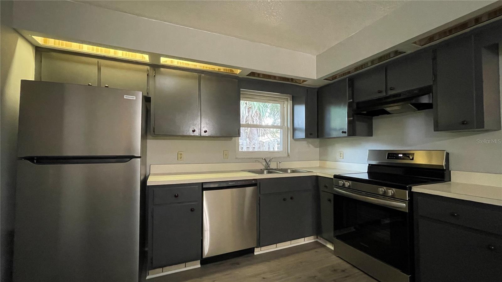 253 W Lake Ina Dr Property Photo 7