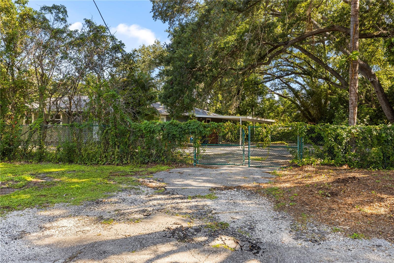 2162 Long Bow Ln Property Photo 4