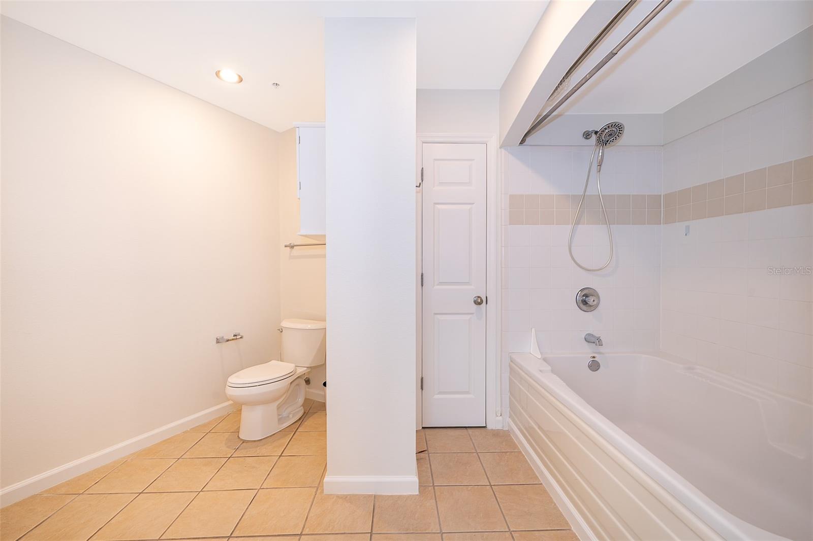 322 E Central Blvd #1602 Property Photo 17