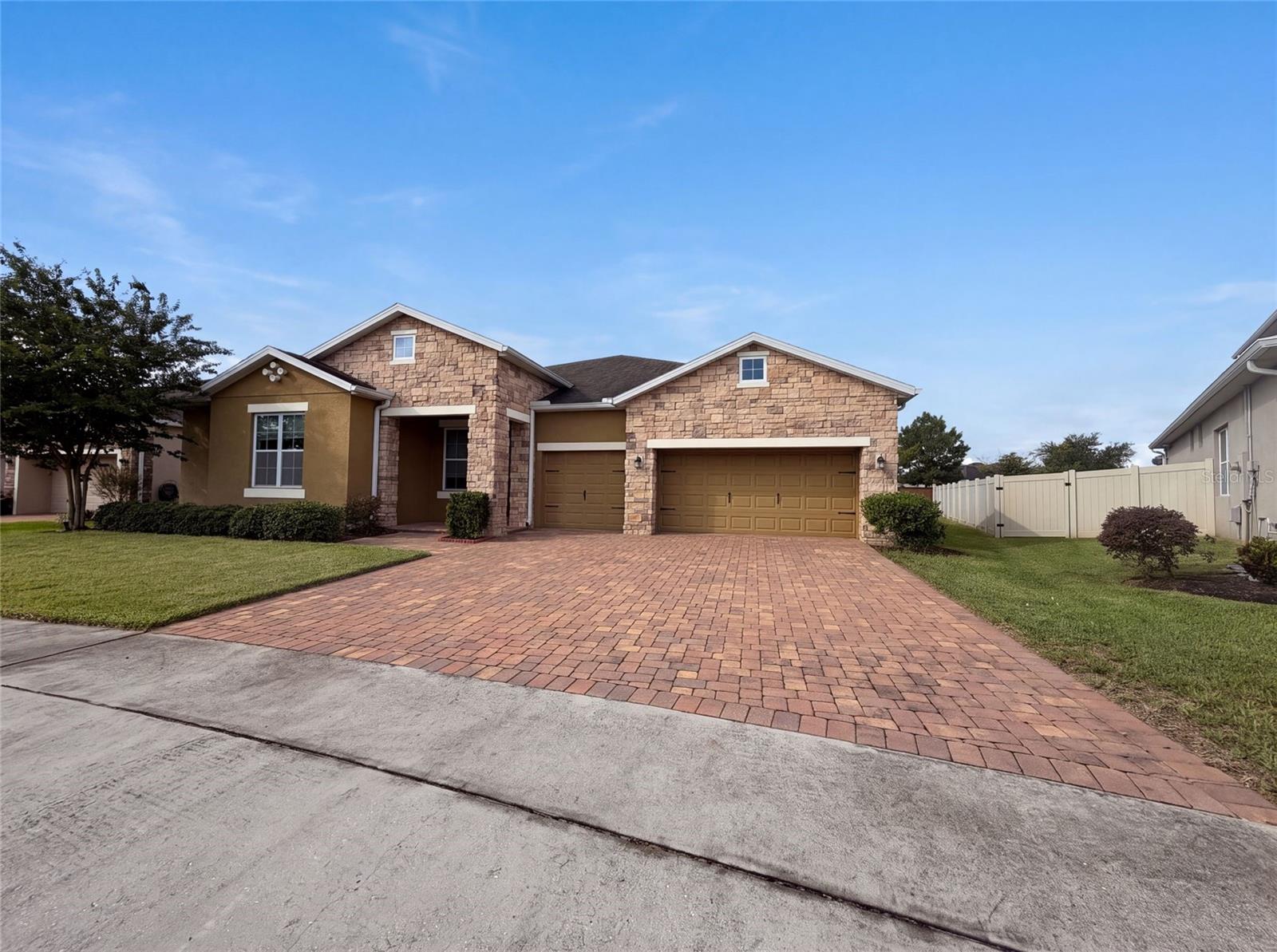 918 BLACKTHORN DR Property Photo 1