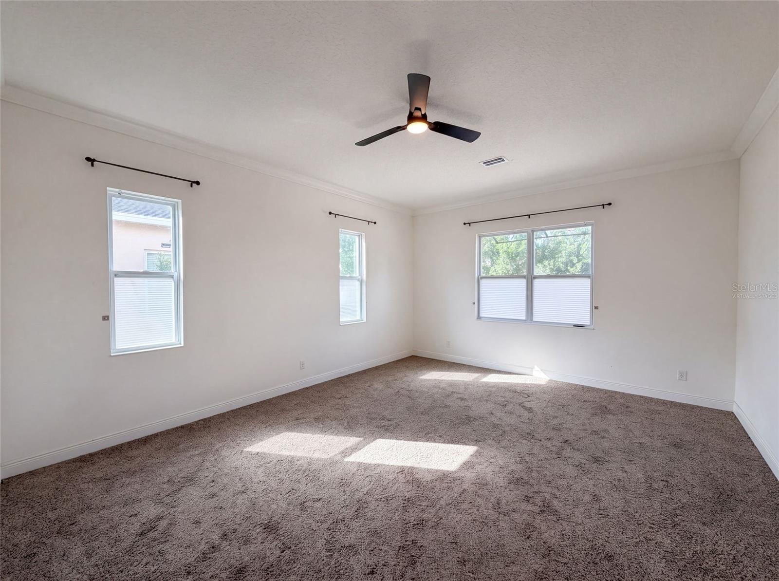 918 Blackthorn Dr Property Photo 4