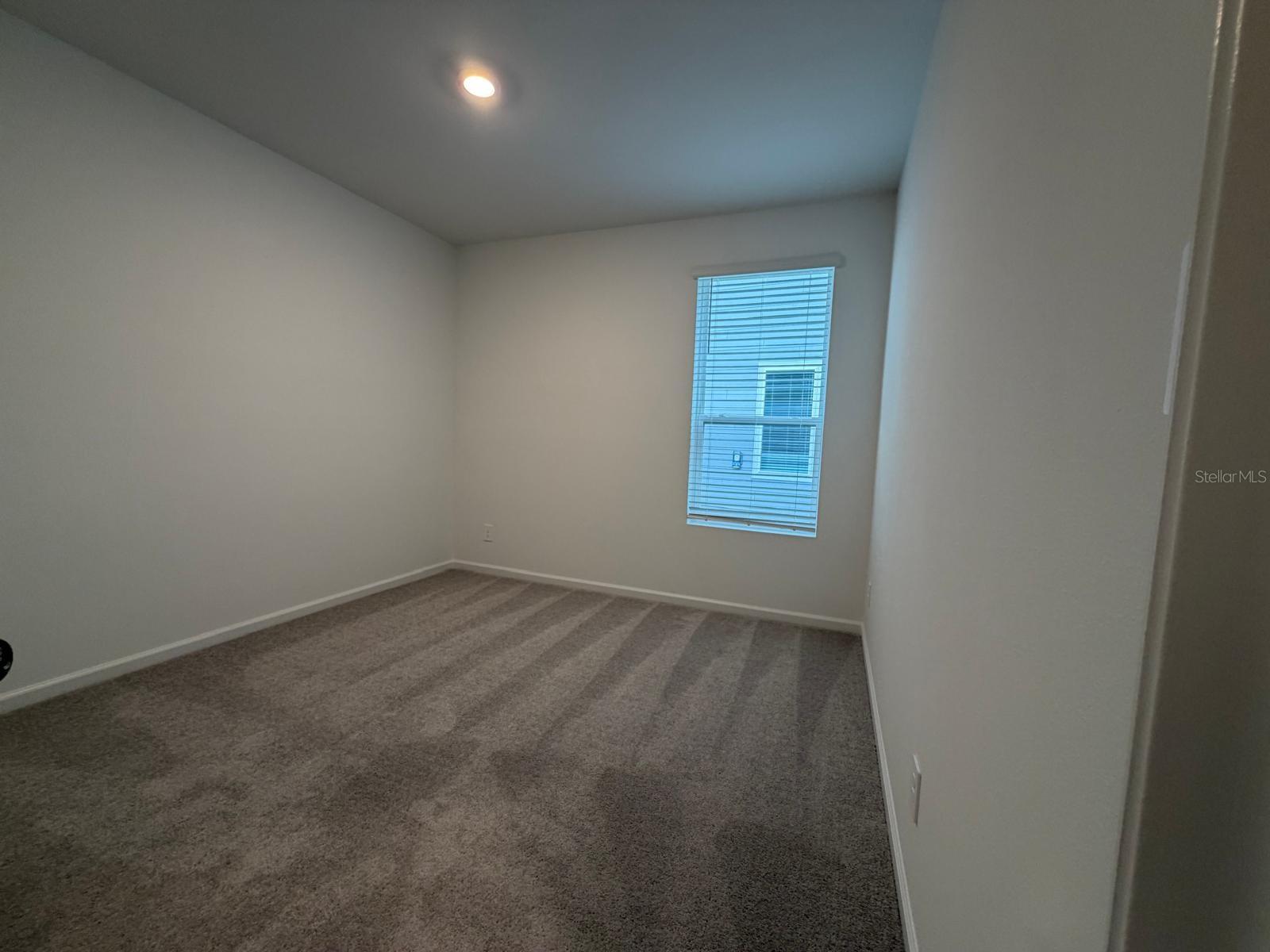 O6430519 Property Photo 11