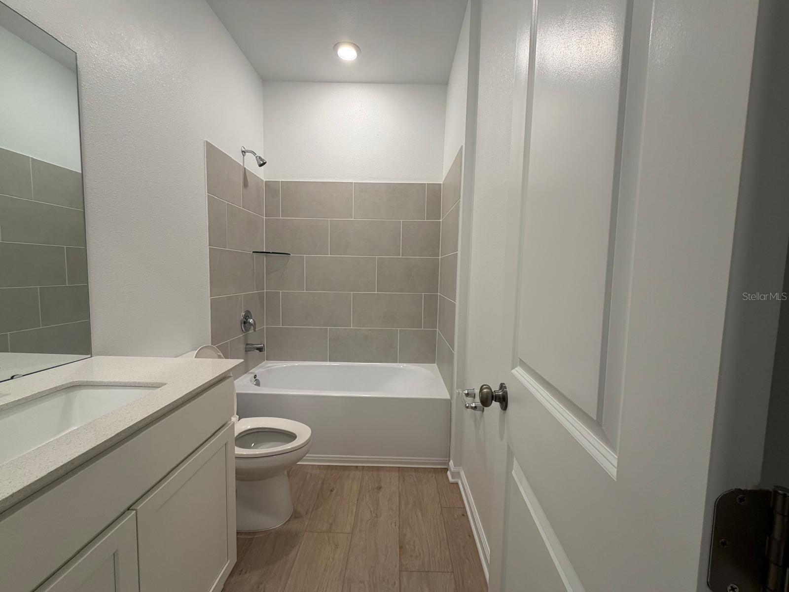 O6430519 Property Photo 12