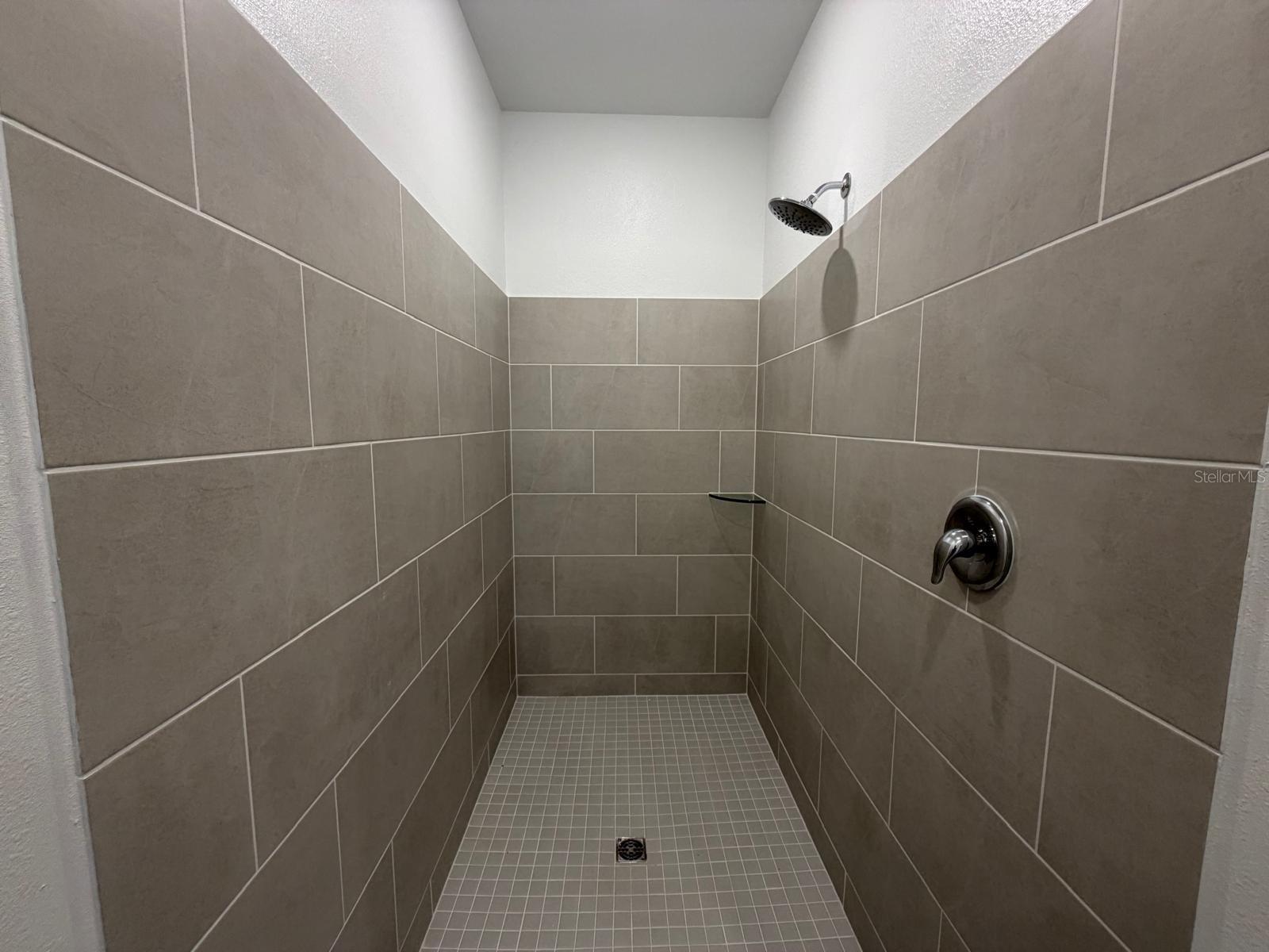 O6430519 Property Photo 14