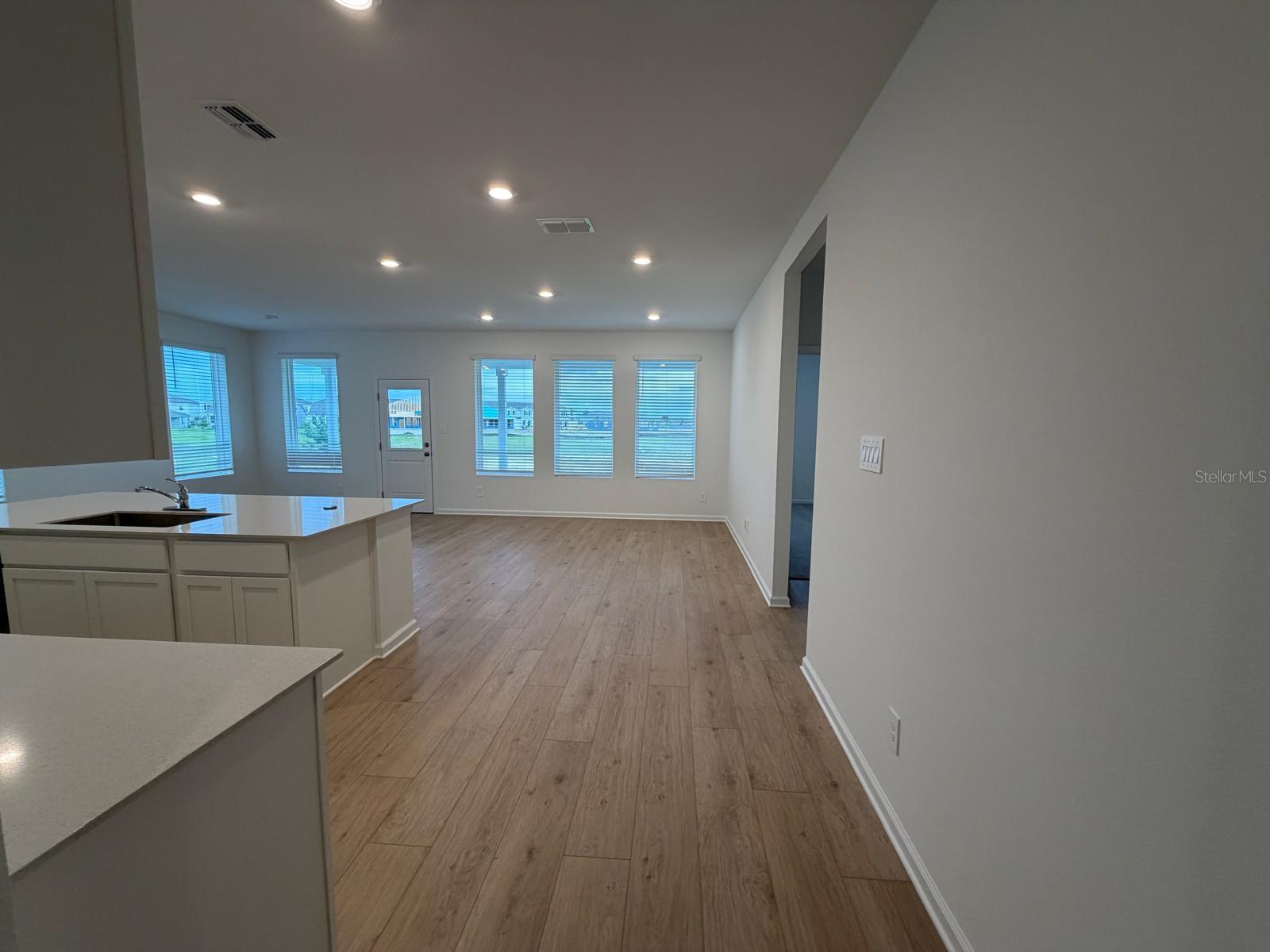 O6430519 Property Photo 15