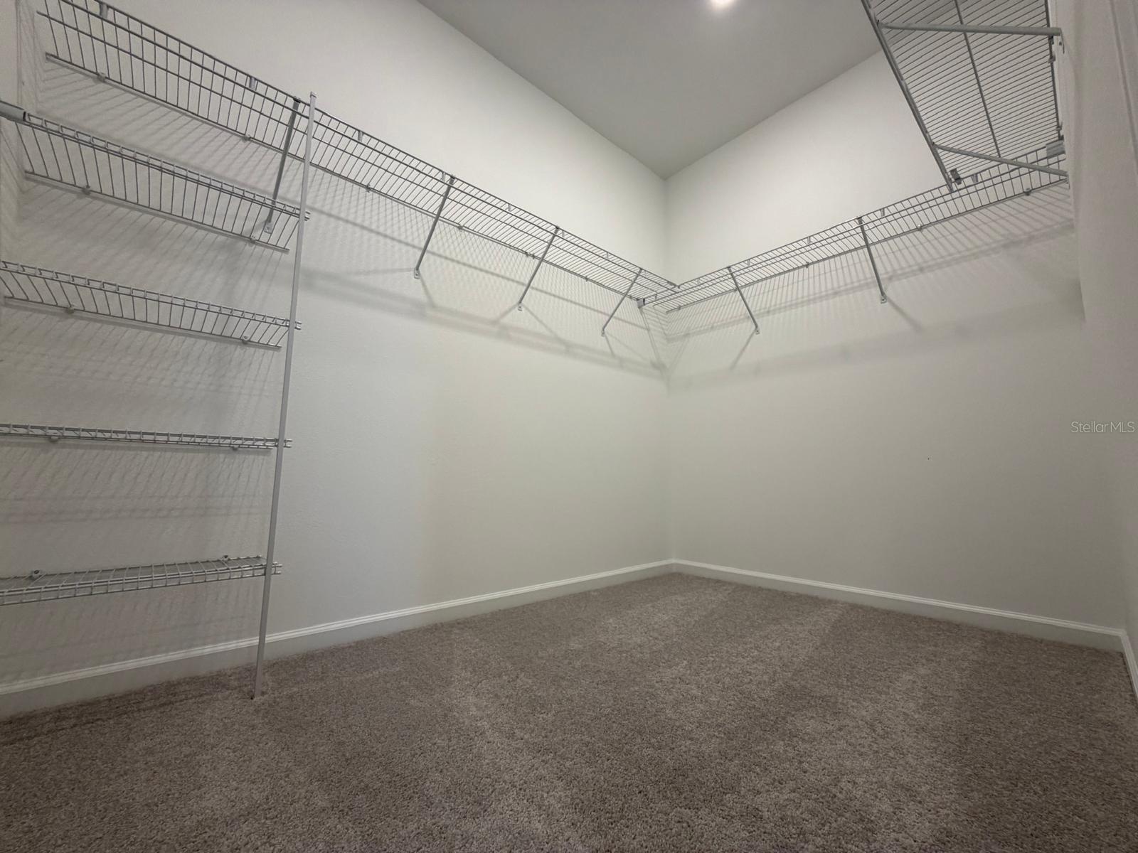O6430519 Property Photo 20